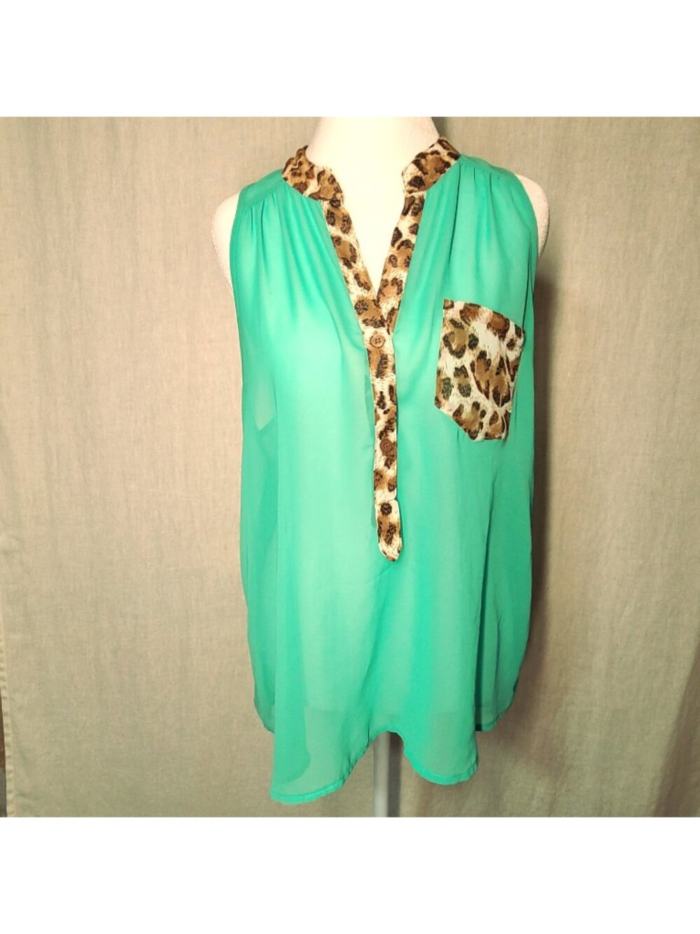 EUC Penelope Racerback Sheer Spearmint Sleeveless Top w/ Cat Print Accents Sz L